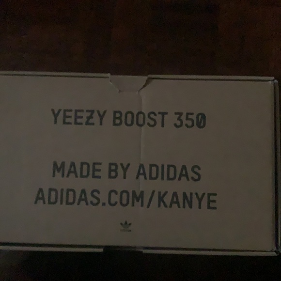 I am selling the yeezy 350 boost triple cream white’s. They have been worn - Picture 2 of 3